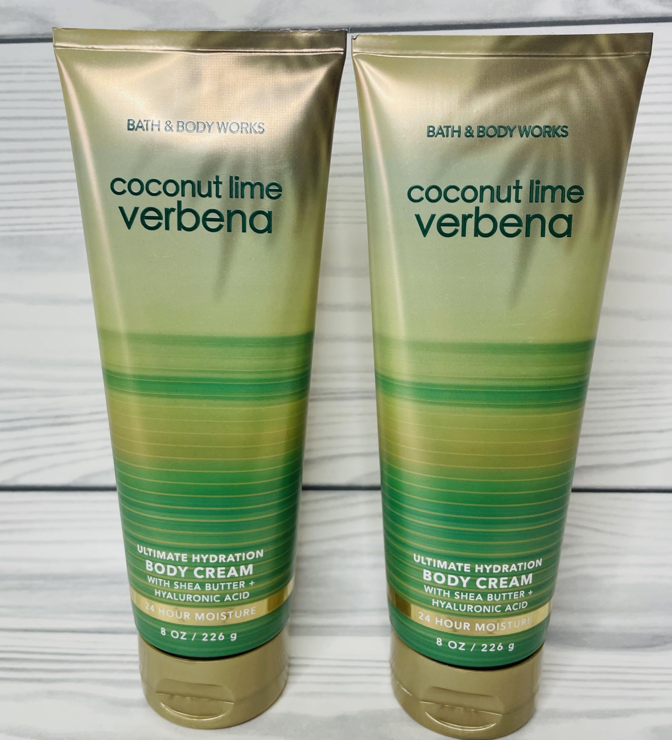 Après la douche, Bath & Body Works Coco Citron Vert Verveine procure hydratation et parfum.