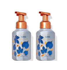 Savon moussant Bath & Body Works Flannel sur bouteille bleue, douceur pour les mains au quotidien.