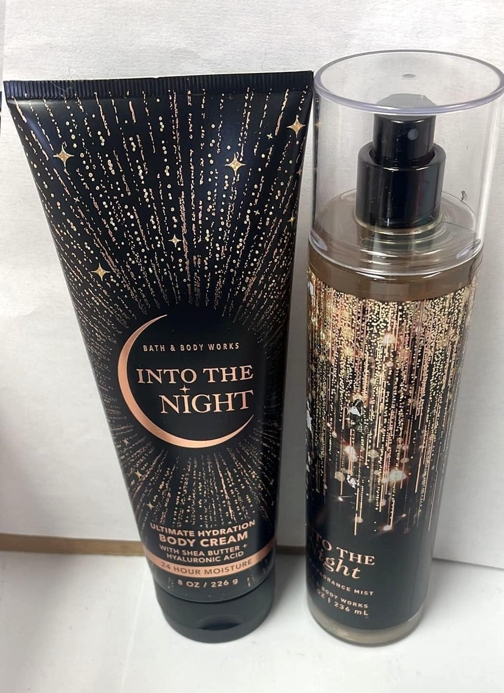 Bath & Body Works Into the Night, crème Ultra Shea, hydratation durable et parfum enveloppant.