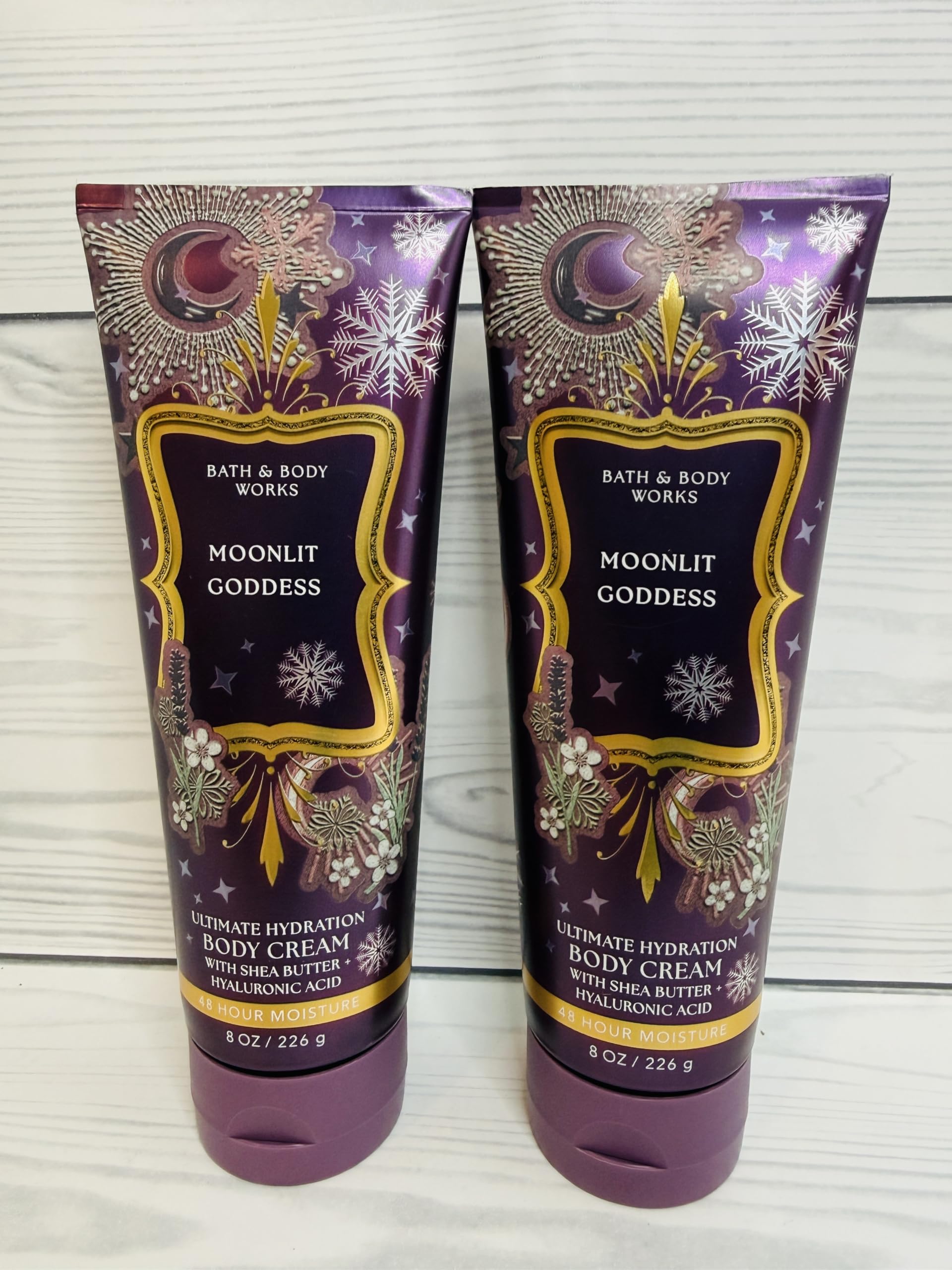 Texture onctueuse Moonlit Goddess pour routine nourrissante après la douche.