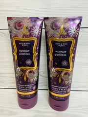 Texture onctueuse Moonlit Goddess pour routine nourrissante après la douche.