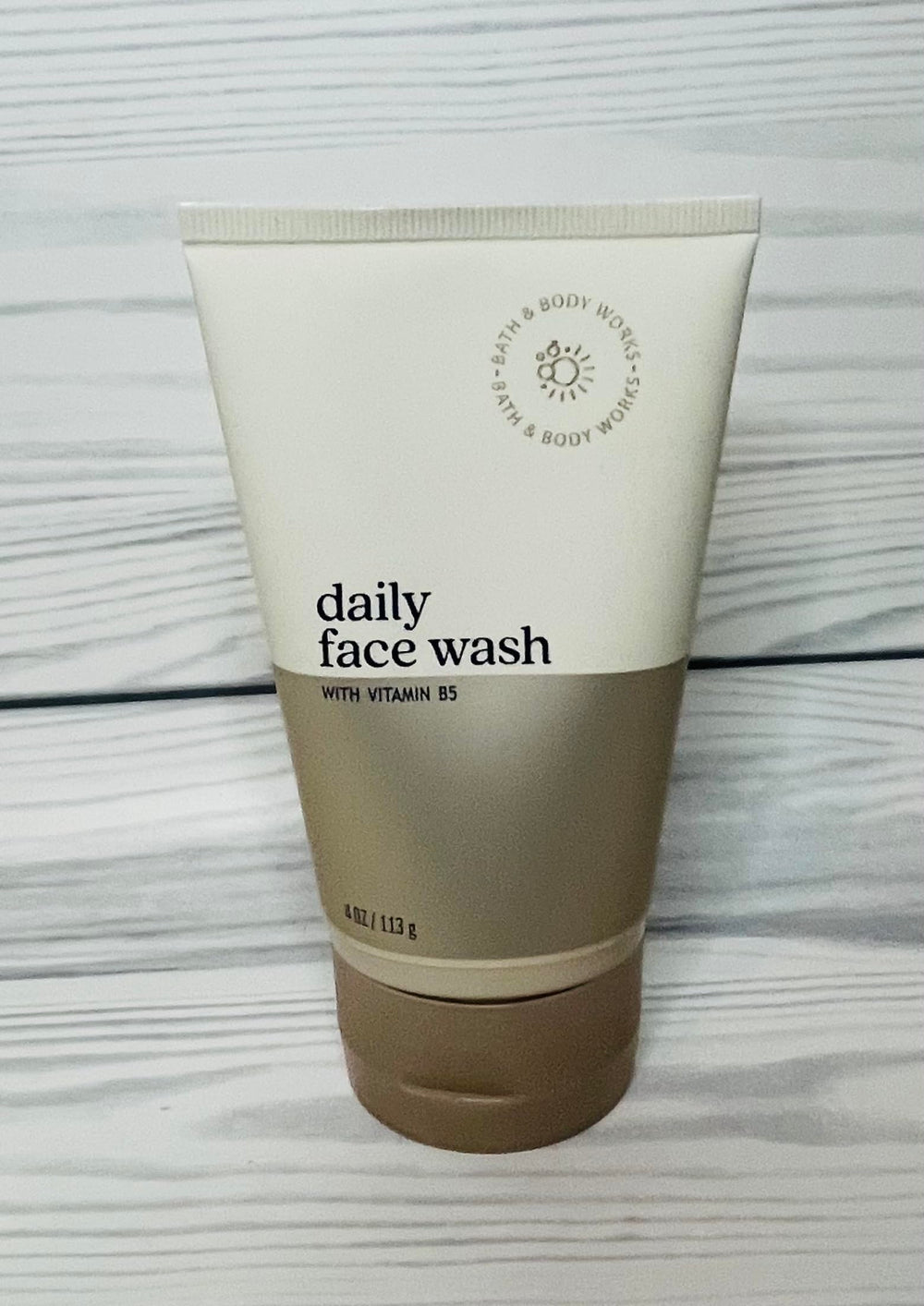 Utilisation du nettoyant Bath & Body Works pour une peau fraîche après la journée.
