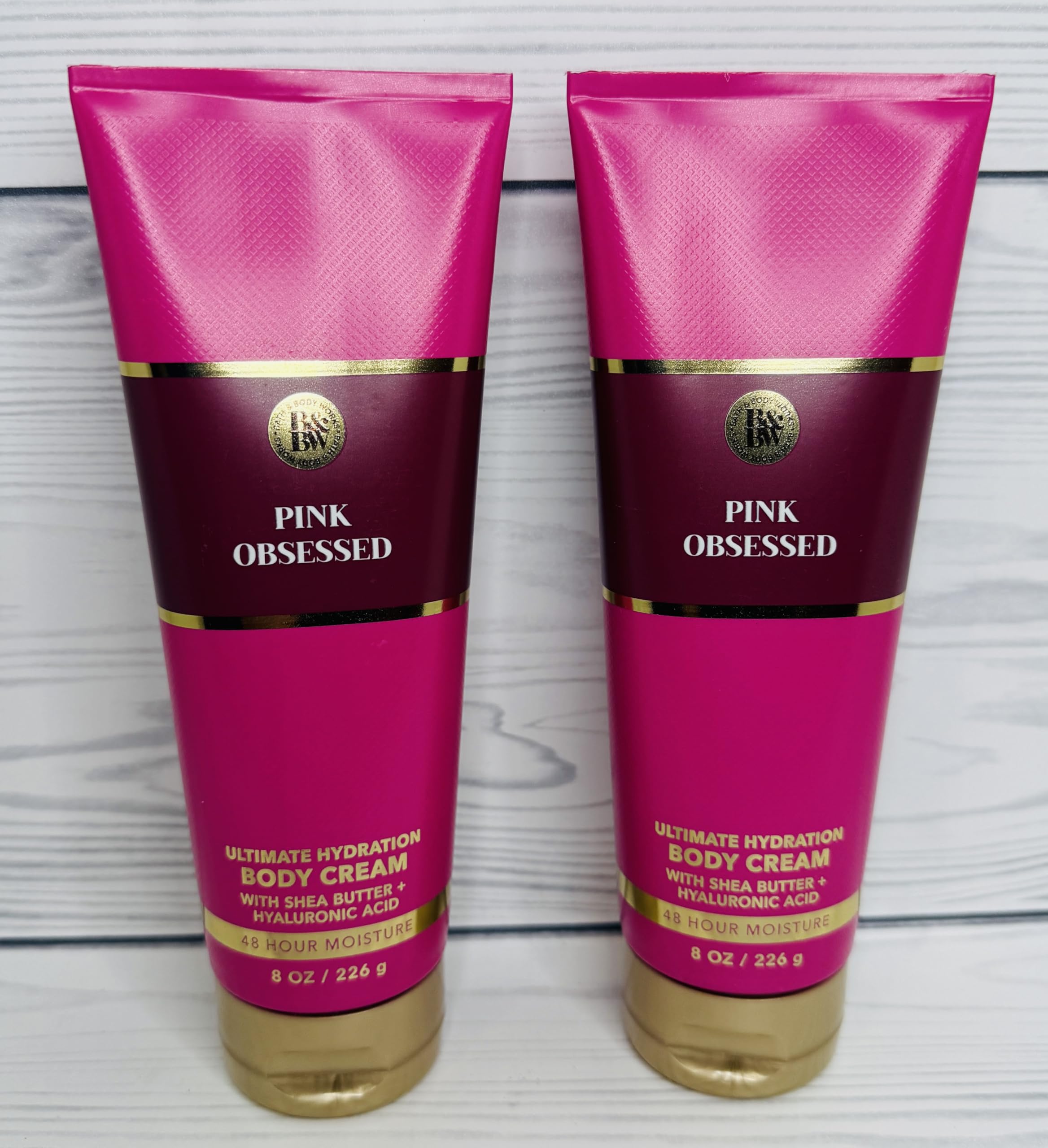 Bath & Body Works Pink Obsessed crème corporelle texture satin pour application douce et réhydratante.
