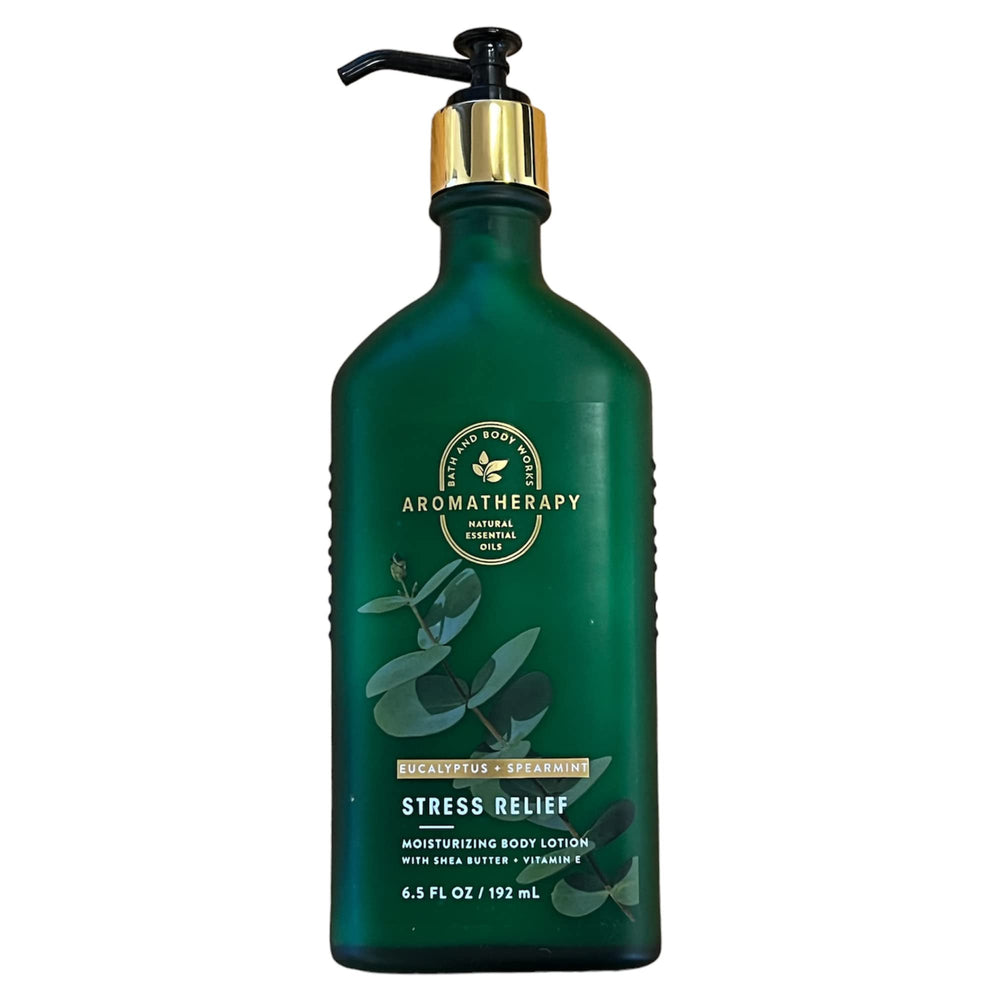 Lotion hydratante Bath & Body Works au beurre de karité et vitamine E pour peau douce.