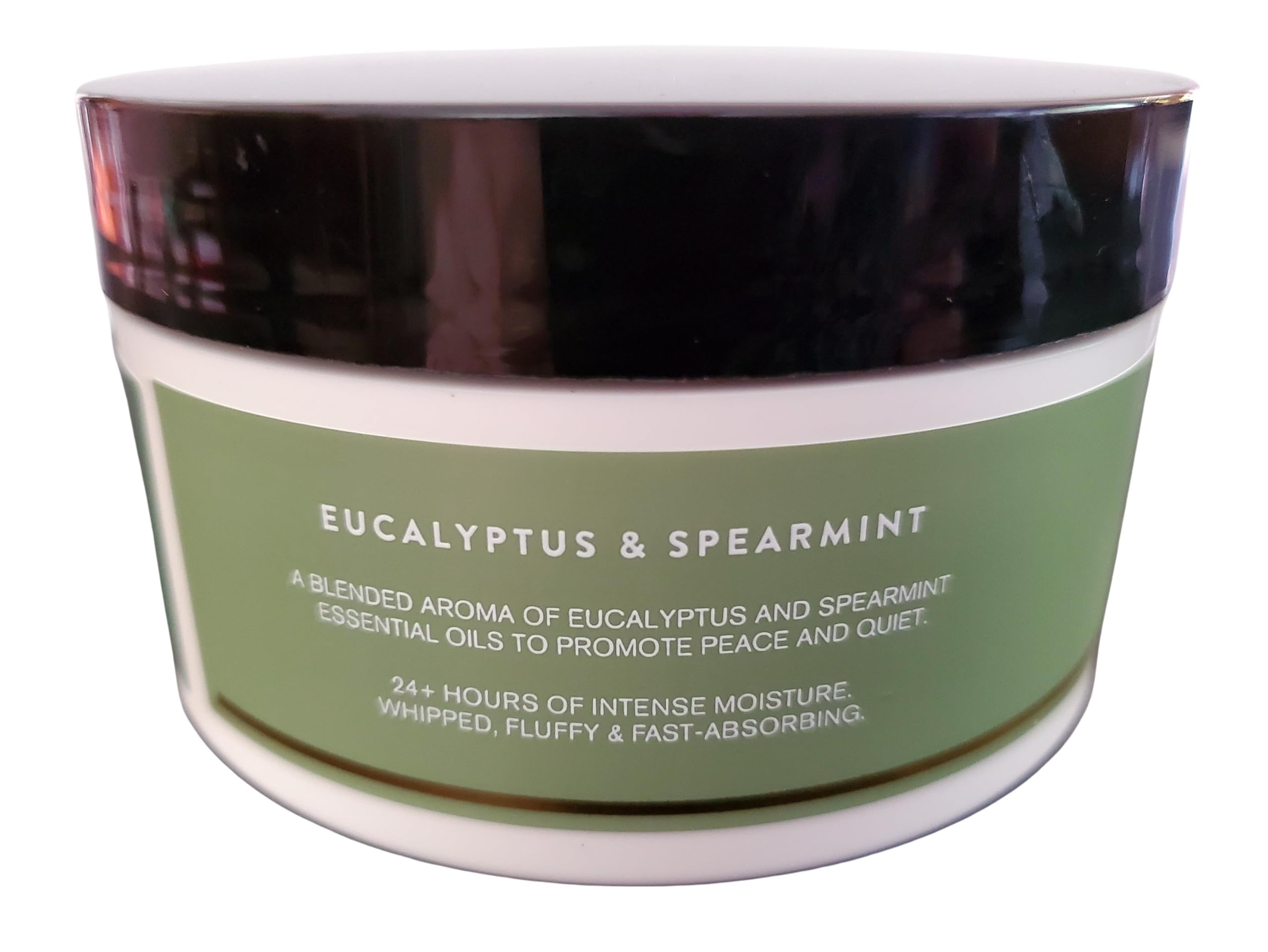 Parfum eucalyptus et menthe poivrée pour une ambiance spa.