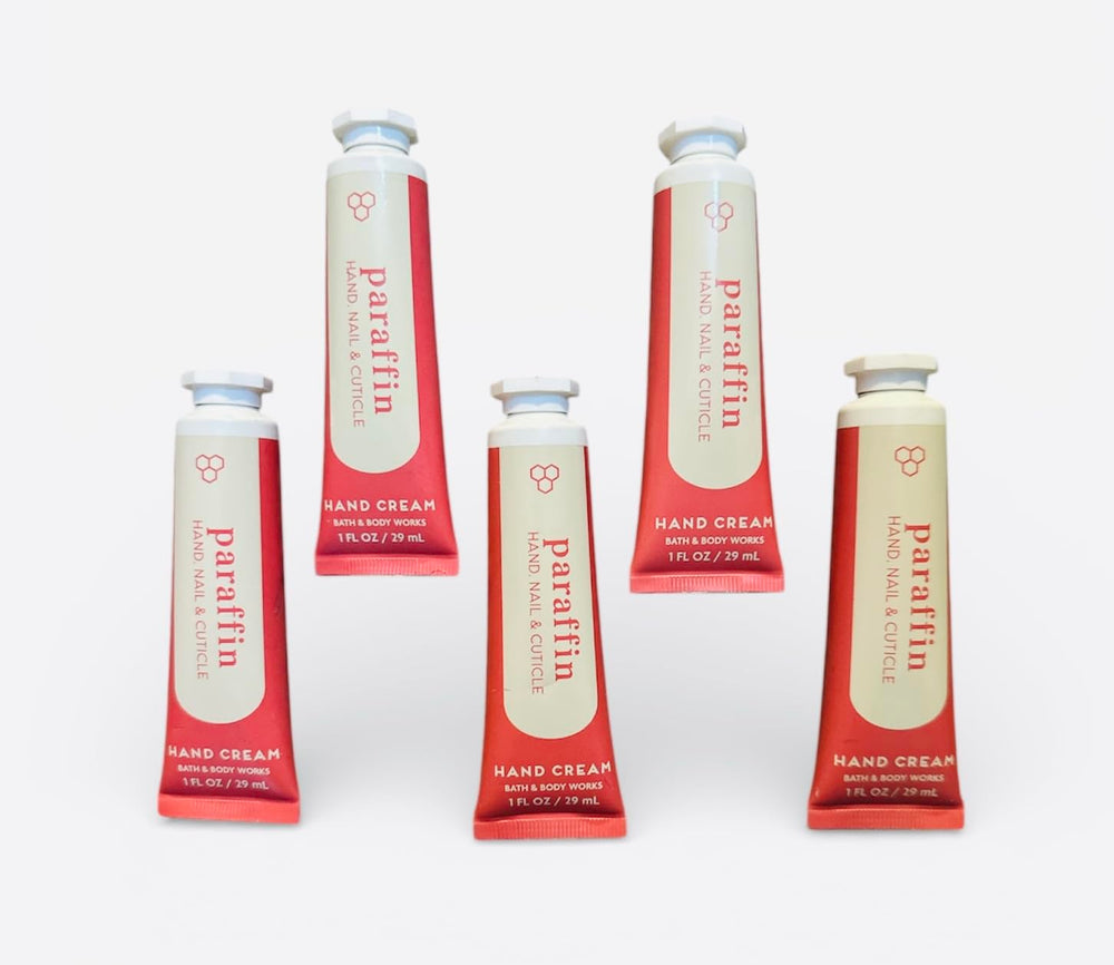 Pack de cinq tubes Bath & Body Works, crème mains paraffin, pratique et portable.