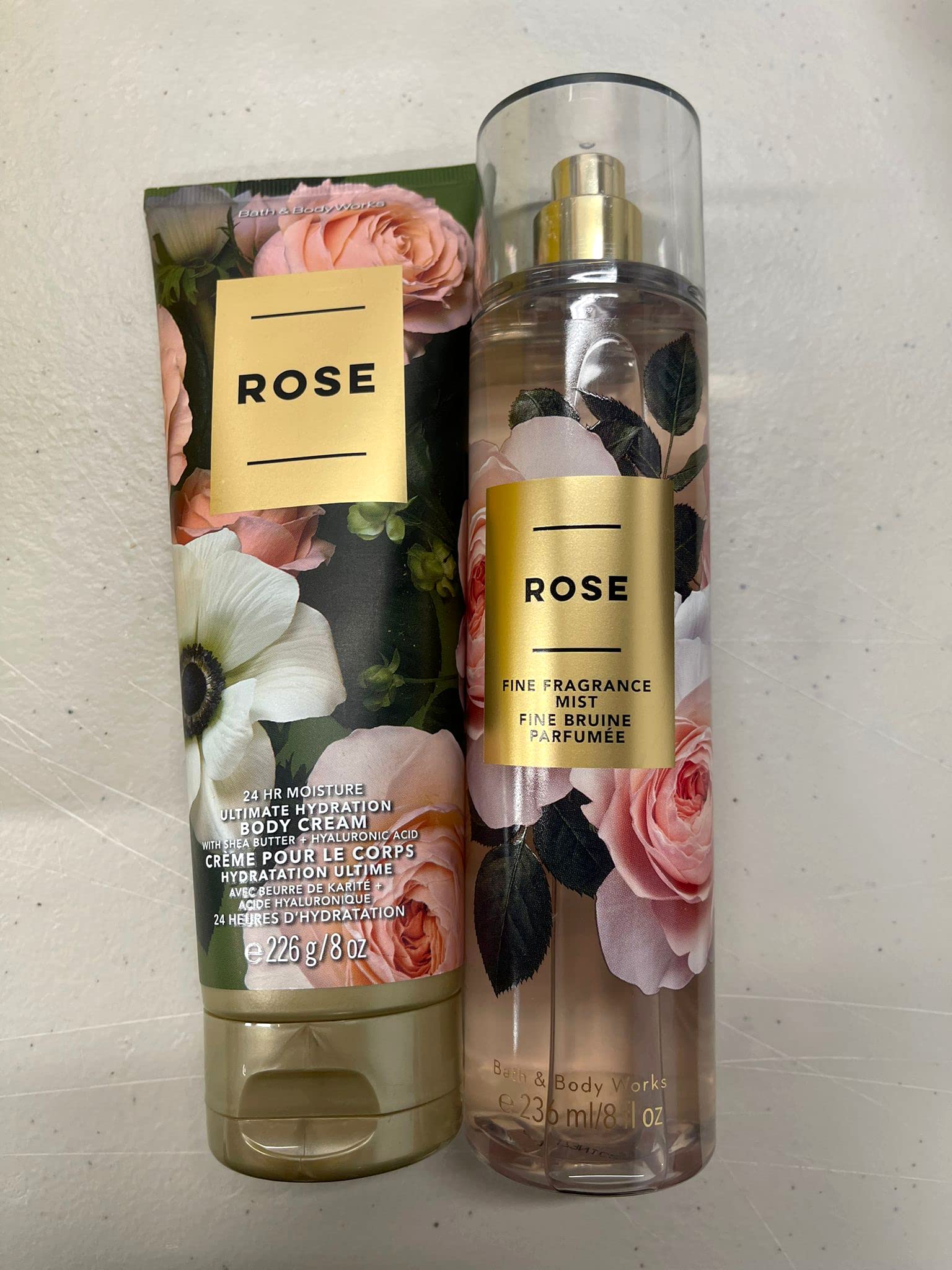 Emballage et etiquettes Rose Bath &amp; Body Works, présentation soignée.