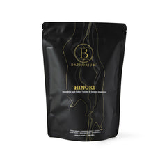 Bathorium Hinoki: flocons minéraux pour détente musculaire et peau sensible.