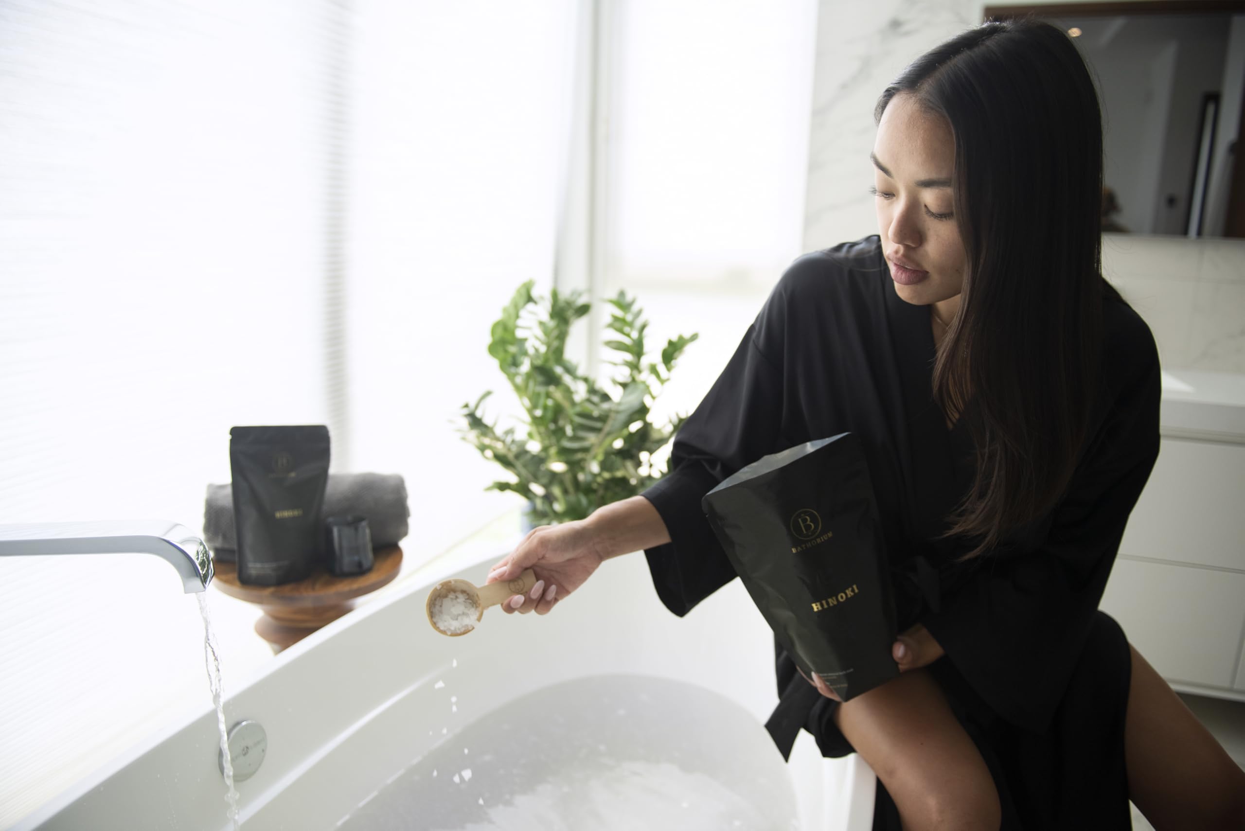 Bathorium Hinoki: kaolin purifiant et minéraux riches pour purifier en douceur.