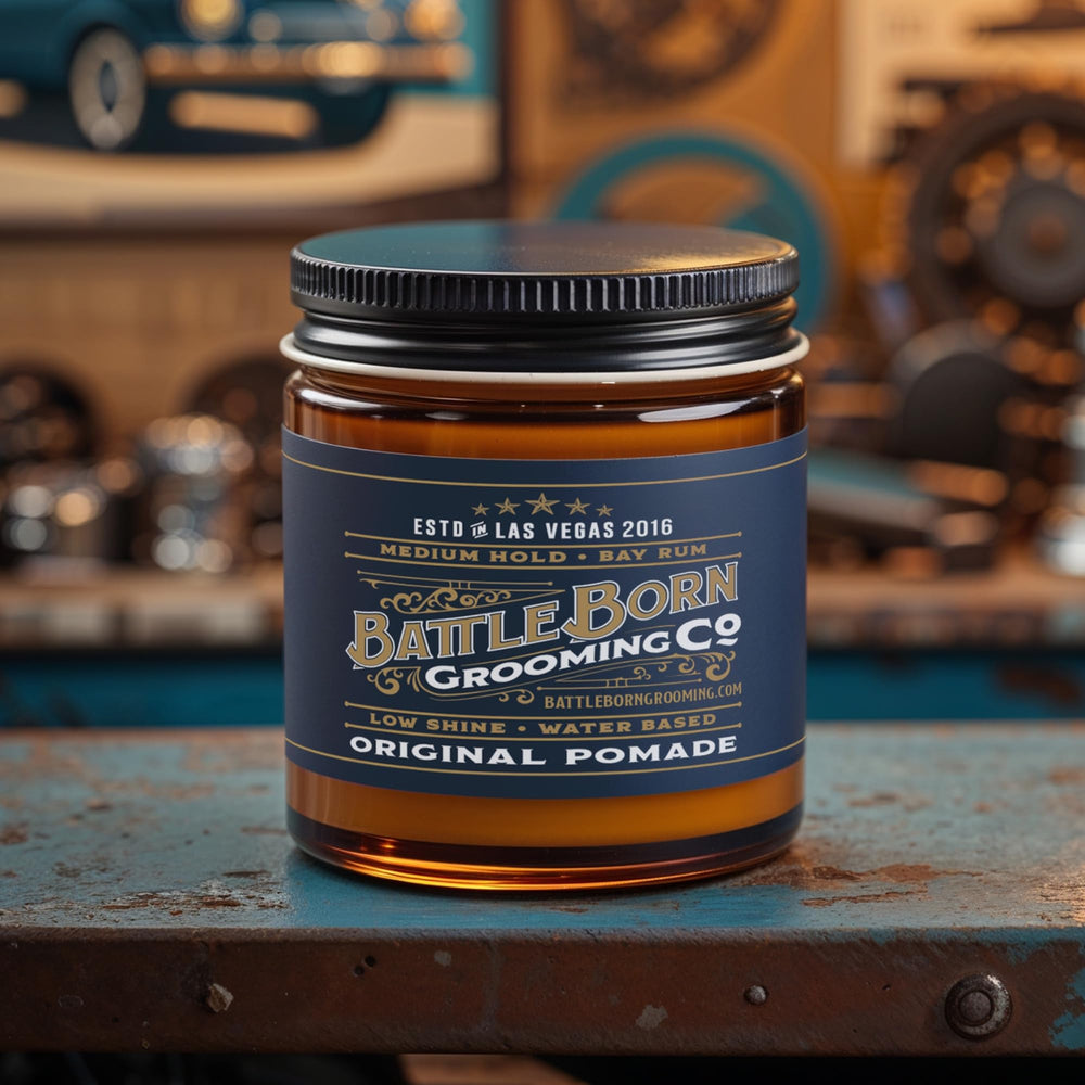 Battle Born Pomade Original, emballage Bay Rum, présentation soignée pour un look quotidien.