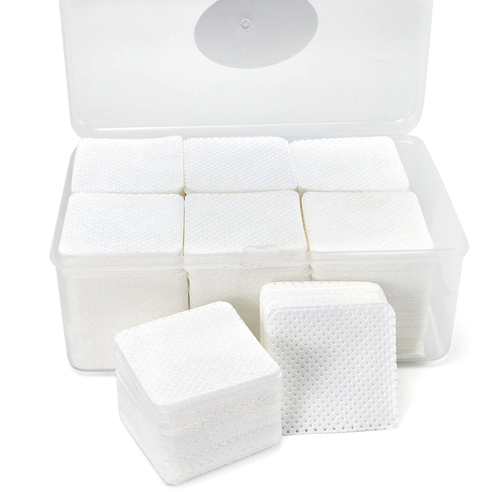 Lingettes BCOWOS sans peluche pour ongles dans une boîte, idéale pour une manucure nette.