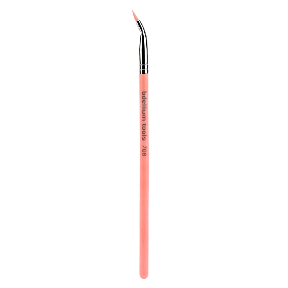 Bdellium Tools pinceau eyeliner incline rose, brins synthétiques doux pour application précise.
