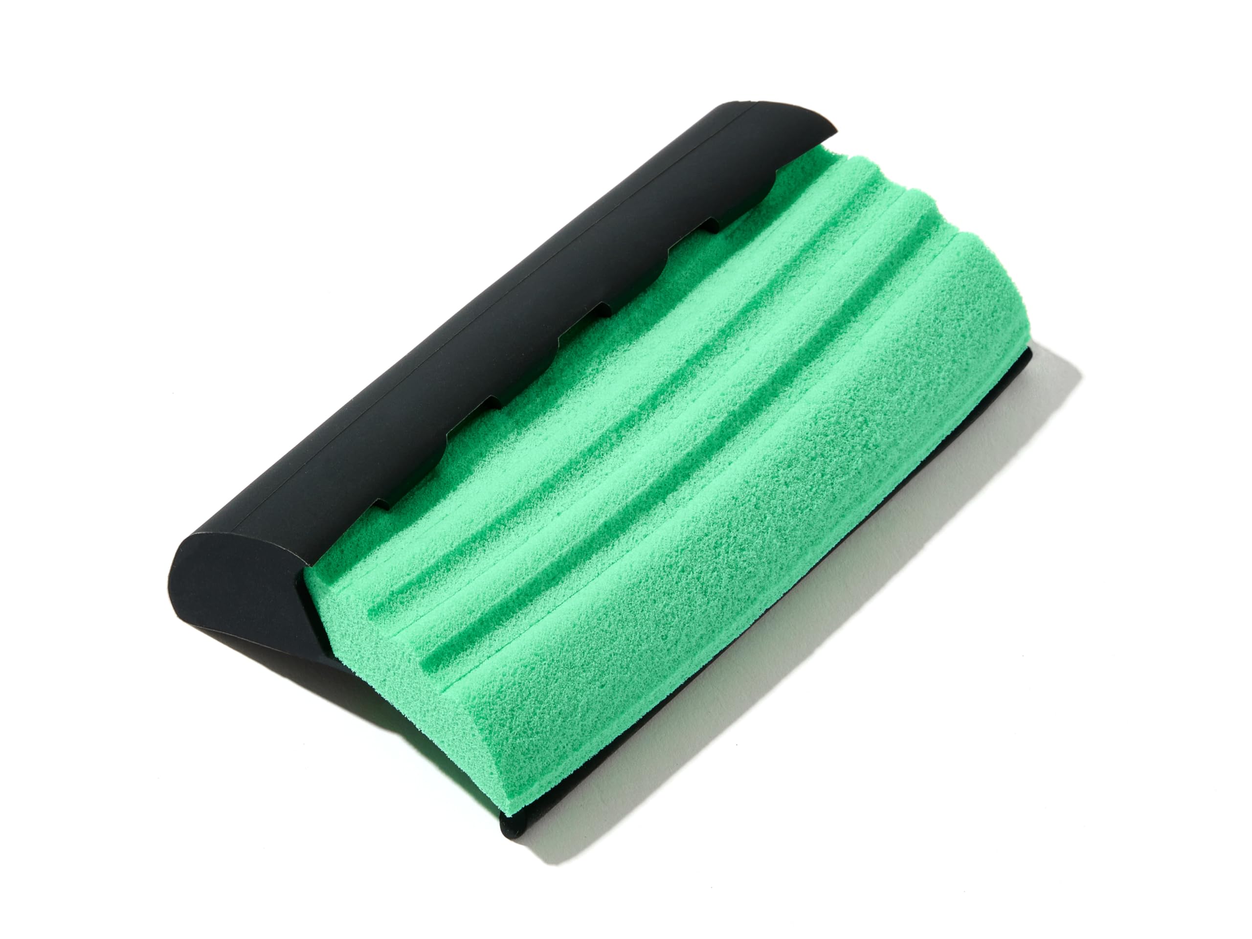 Mat's Beard Bar Ultimate v3.0 design sobre attire l'attention sur le nettoyage.