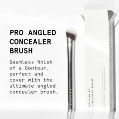 Beauty Pie Pro pinceau à poils synthétiques denses pour un mélange précis.