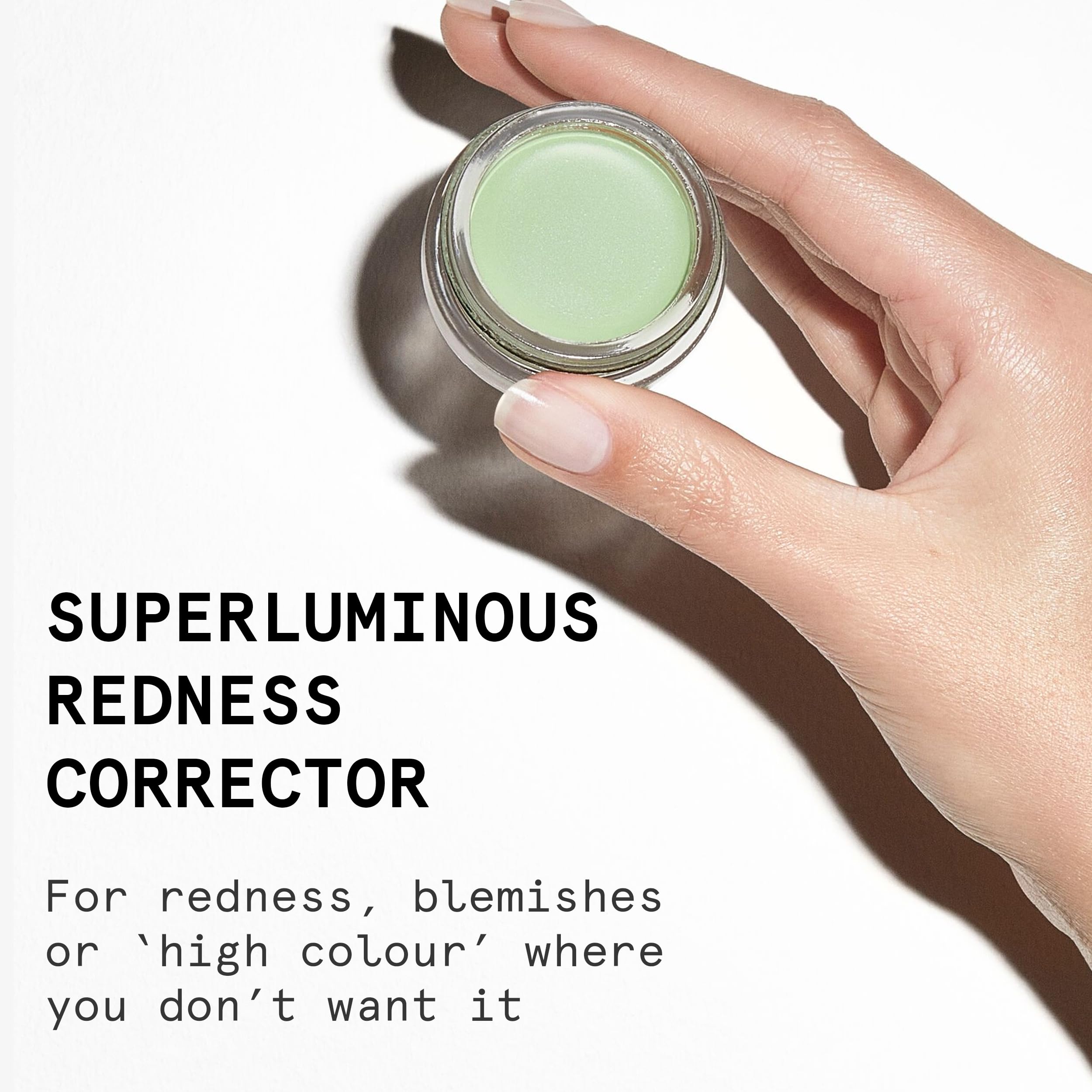 Beauty Pie Superluminous Redness Corrector verte, texture crème: application douce.