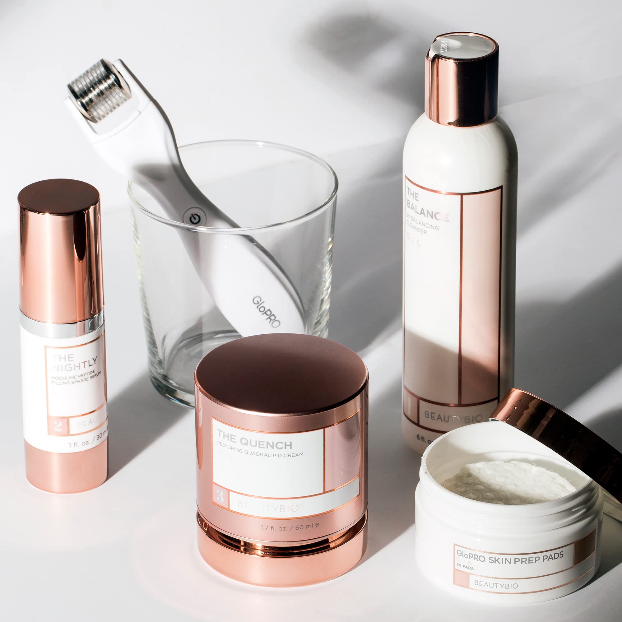 BeautyBio Balance : démonstration de démaquillage en douceur pour yeux et visage.