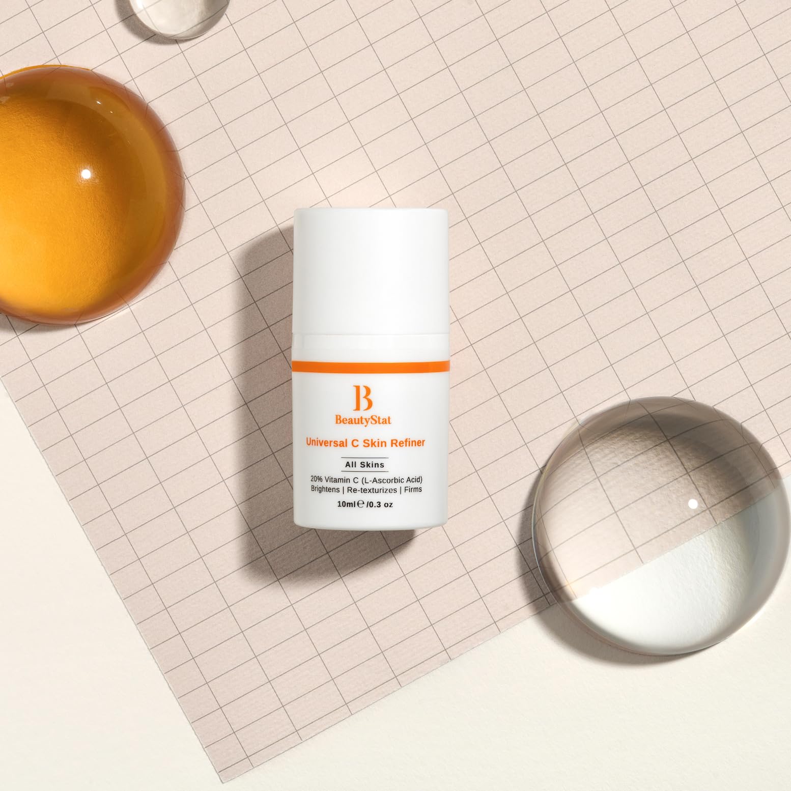 BeautyStat Universal C Skin Refiner: texture lisse qui pénètre rapidement pour un teint plus uniforme.