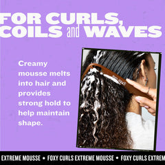 Application Foxy Curls sur cheveux humides pour définition et tenue