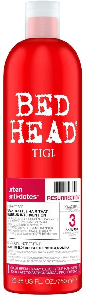 Bed Head Resurrection Conditionneur application avant-après : cheveux plus lisses et brillants.