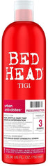 Bed Head Resurrection Conditionneur application avant-après : cheveux plus lisses et brillants.