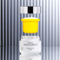 Texture crème visage Beekman 1802, application douce et hydratante.