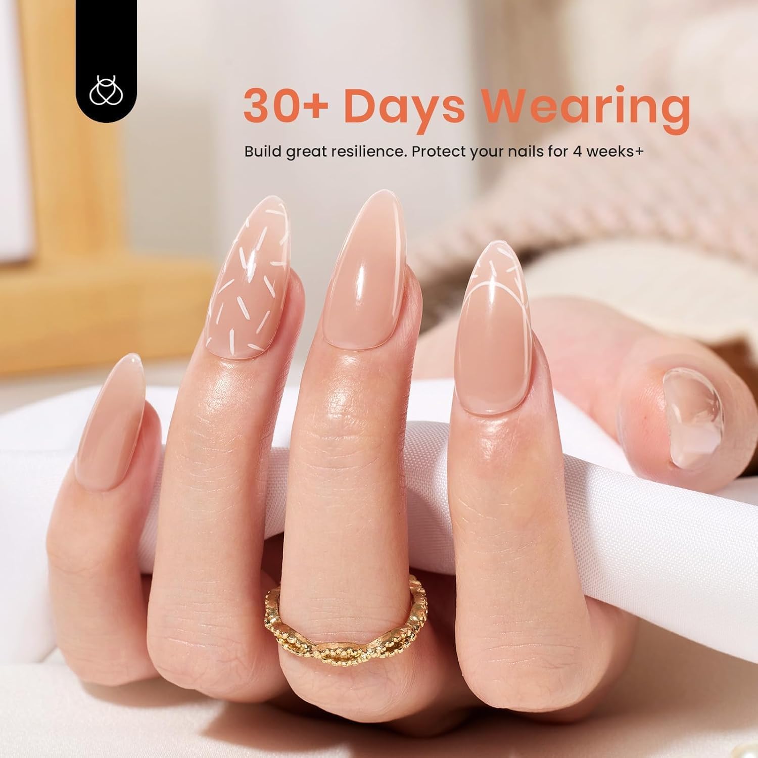 Utilisation à domicile du Gel Beetles Builder pour un look nude.