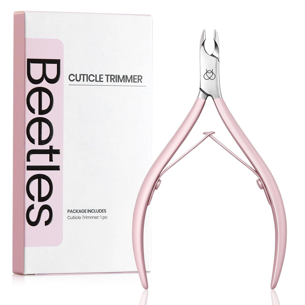 Beetles design rose pour une manucure tendance.