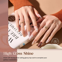 Beetles Gel Polish gris-clair – nuance légère pour un effet élégant et discret.