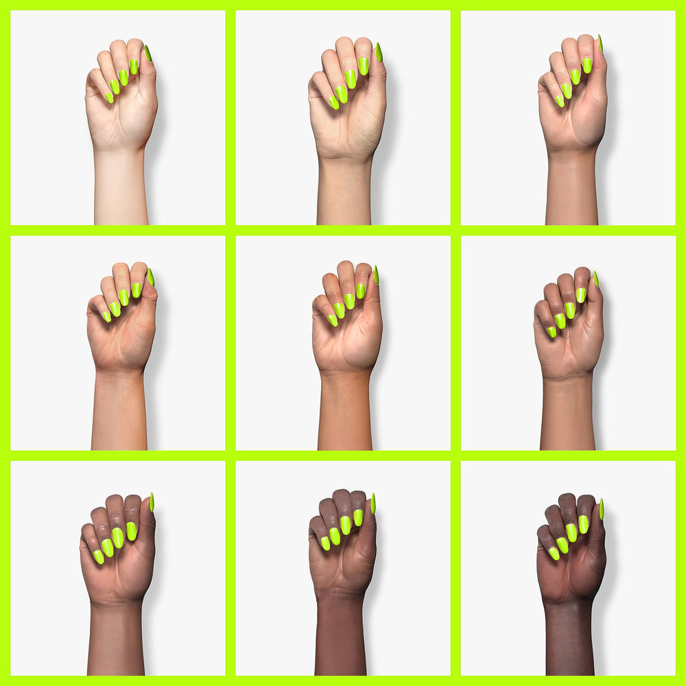 Beetles Gel Polish jaune néon sur ongles en été, tenue assurée