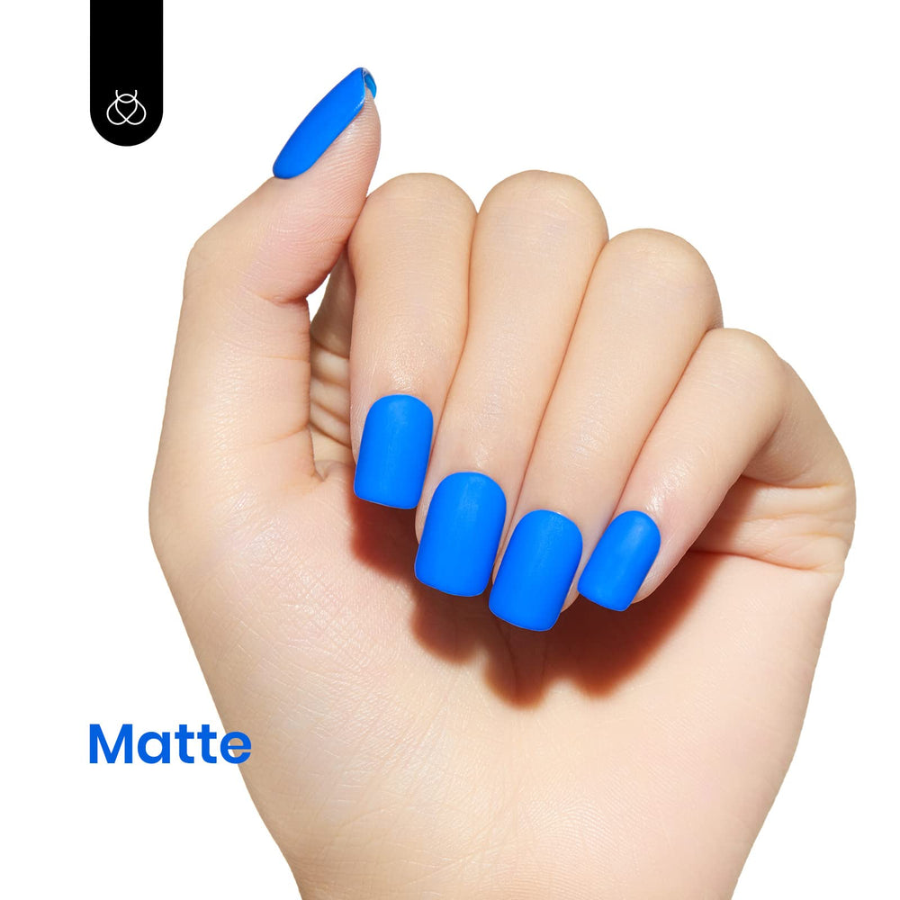 Beetles Gel Polish bleu échantillon C444 montrant la teinte fidèle