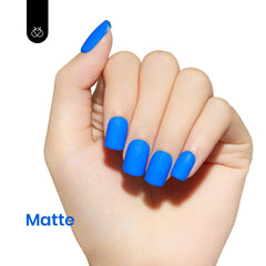 Beetles Gel Polish bleu échantillon C444 montrant la teinte fidèle