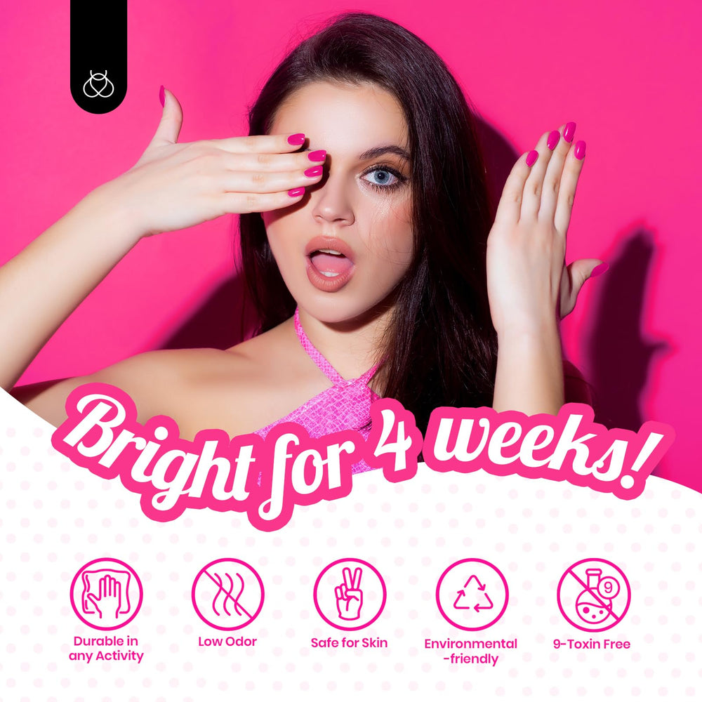 Mains affichant le vernis gel rose et brillance durable Beetles.