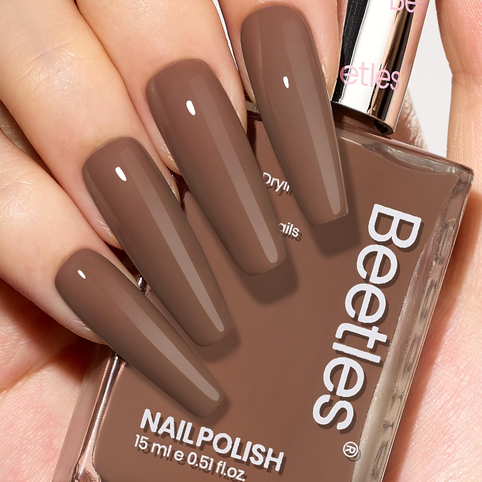 Vernis Beetles Mocha Mousse en bouteille brun chaud, couleur élégante pour une allure naturelle