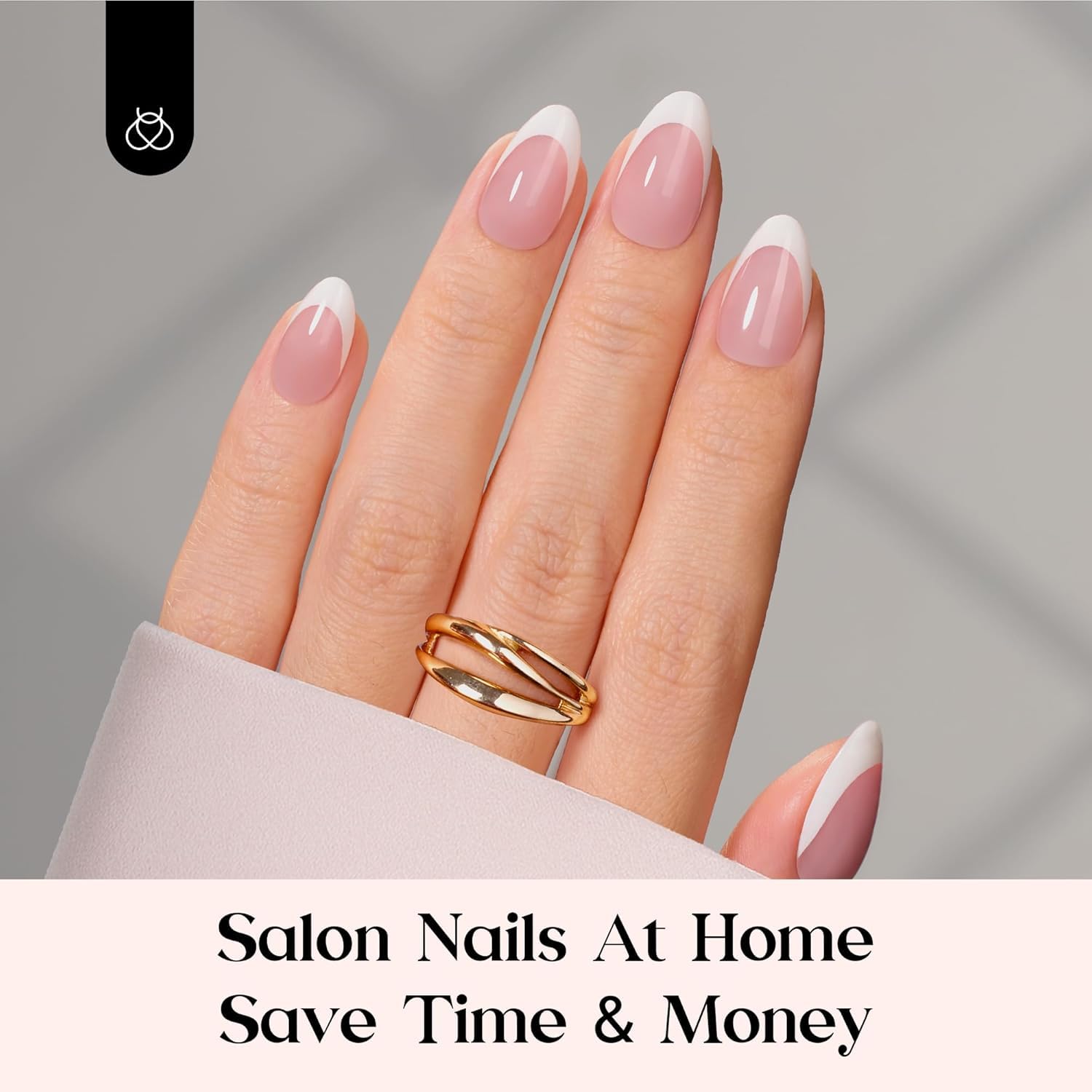 Beetles: ongles amande courts rose avec pointe française pour un look élégant.