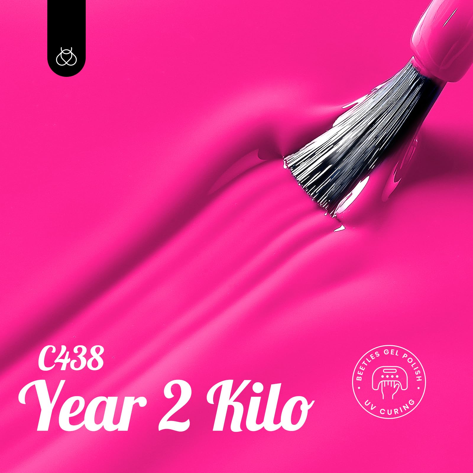 Application précise avec pinceau Beetles sur vernis gel rose.