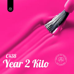 Application précise avec pinceau Beetles sur vernis gel rose.