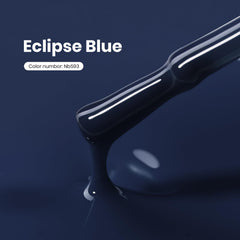 Beetles Vernis Gel bleu marine, application au pinceau facile pour une finition longue durée.