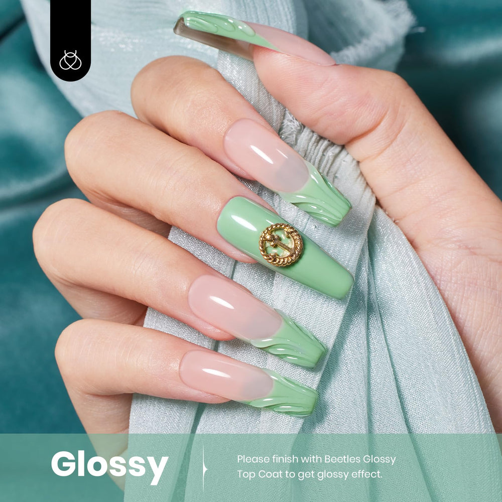Beetles vernis gel vert sauge avec applicateur précis pour une application facile.