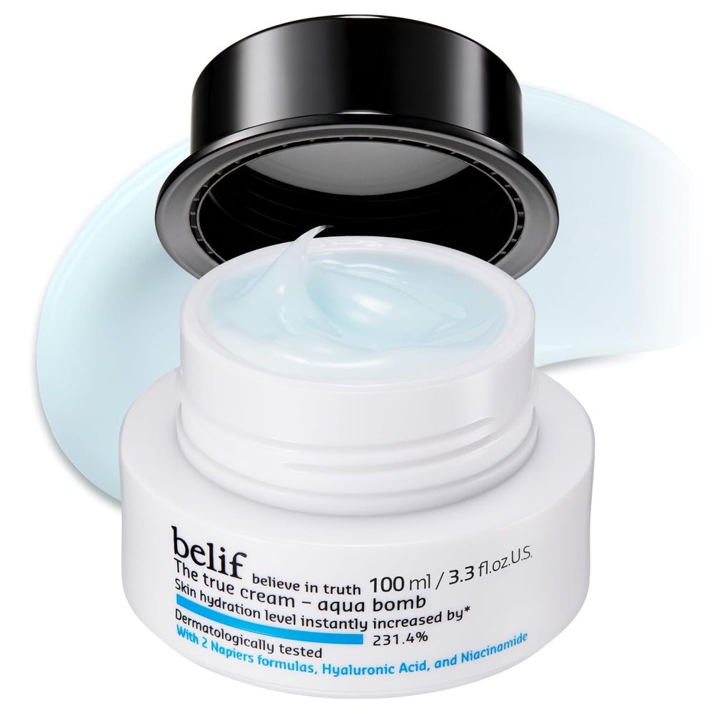 Belif Aqua Bomb montre la bouteille et le versement précis pour une hydratation rapide