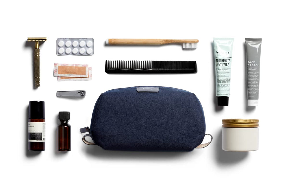 Bellroy Toiletry Kit: couleur bleu marine pour une allure élégante.