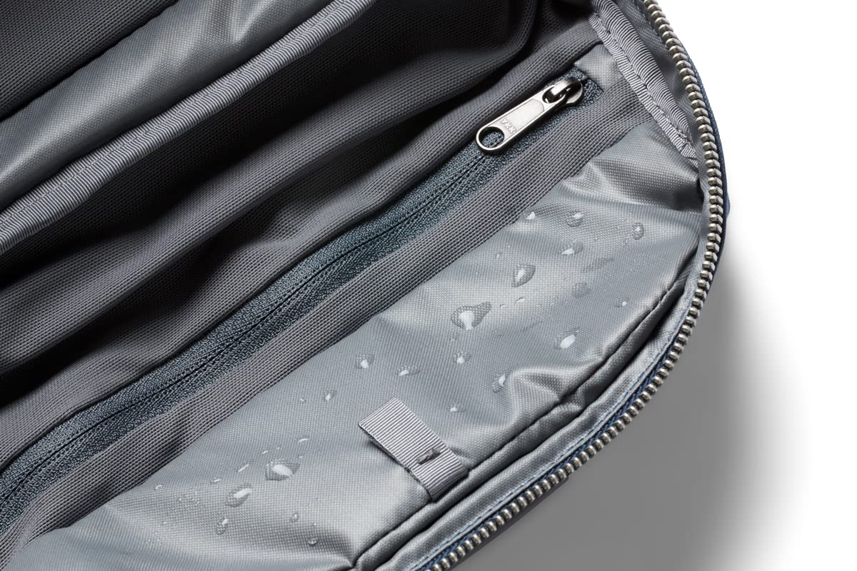 Bellroy Toiletry Kit: tissu tissé résistant à l'eau conférant durabilité.