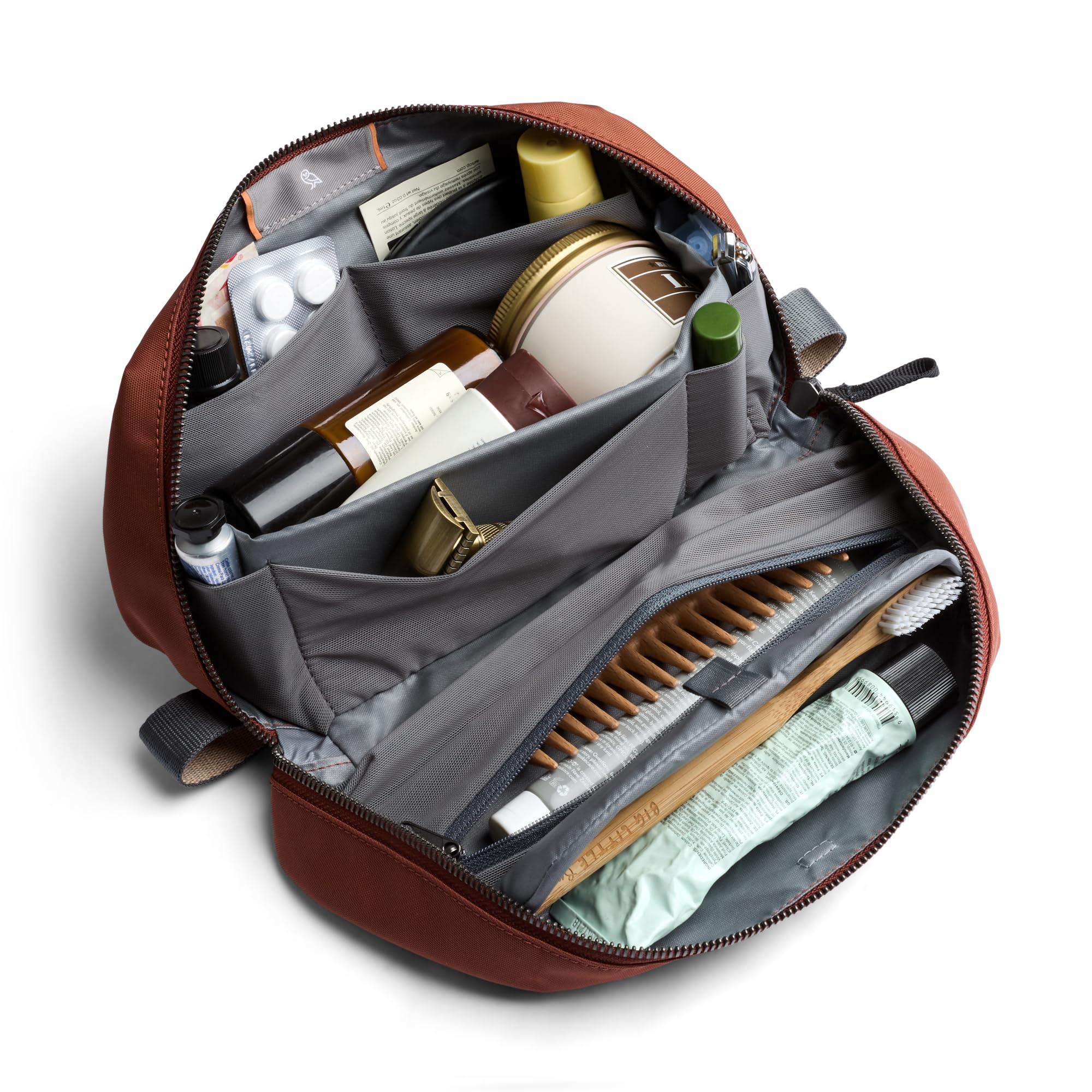 Bellroy Trousse Plus montre l'étagère magnétique pour brosse à dents