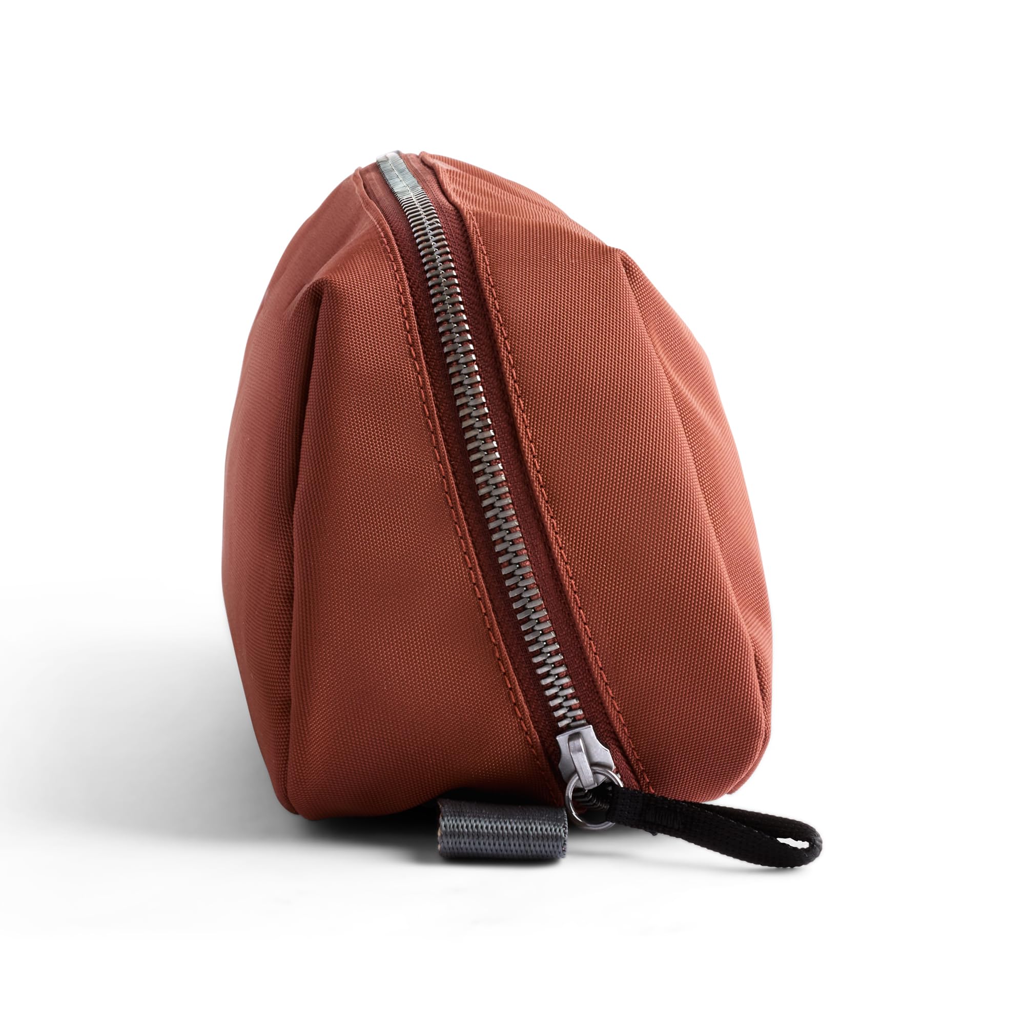 Bellroy Trousse Plus avec fermeture inclinée pour un accès rapide