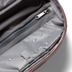 Bellroy Trousse Plus mesure 130 x 250 x 100 mm, compacte