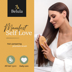 Démêlage des cheveux mouillés avec Belula et son peigne.