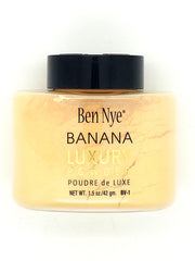 Le Ben Nye Luxury Powder Banana dans le flacon: matifiant durable et rendu radieux pour photos et vidéos