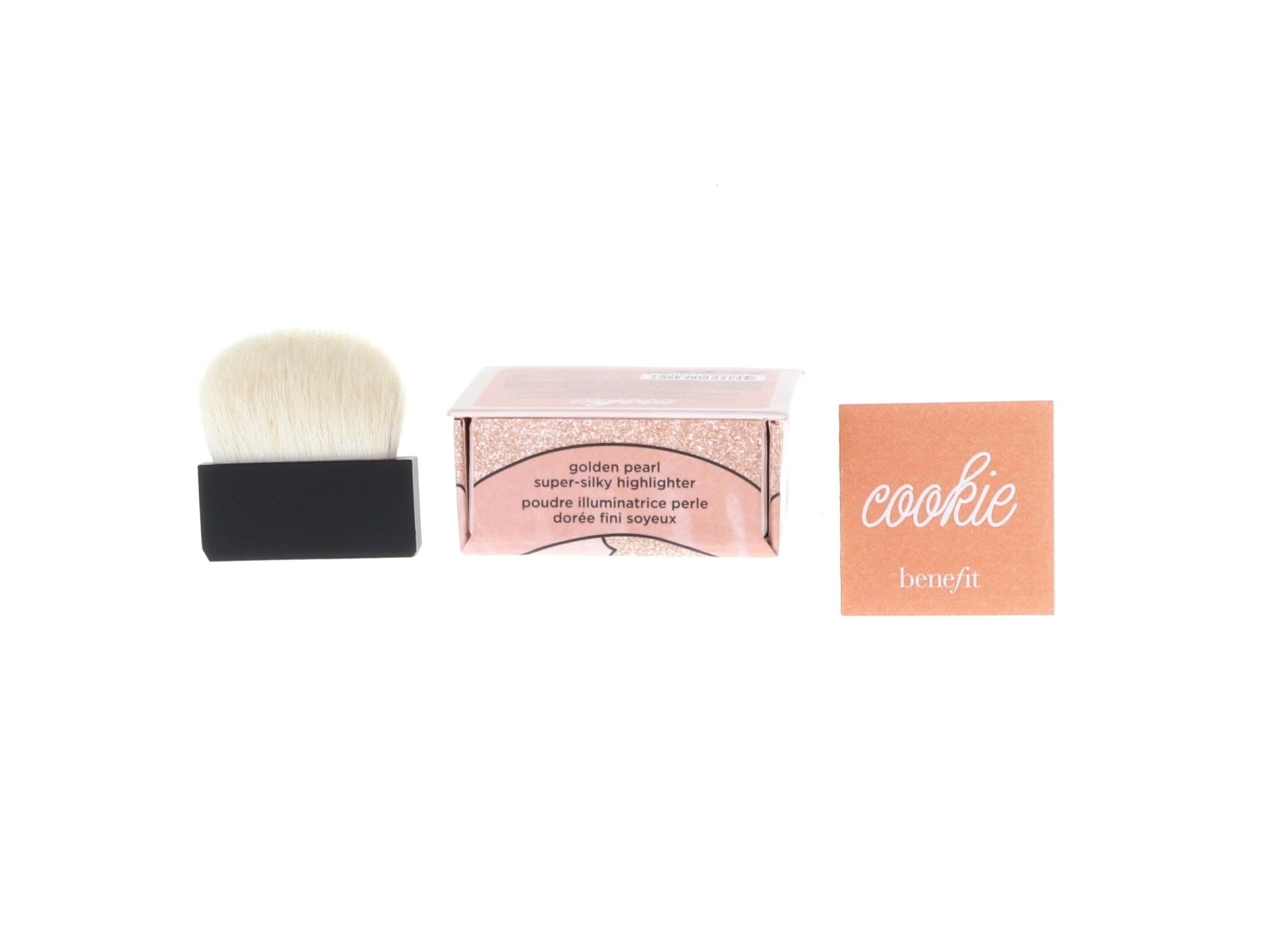 Benefit Cookie, pinceau arrondi inclus pour une application précise.