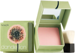 Benefit Dandelion poudre brillante, format voyage, fini lumineux et usage pratique pour le teint