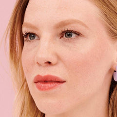 Benefit Gimme Brow+ texture naturelle et plénitude des sourcils.