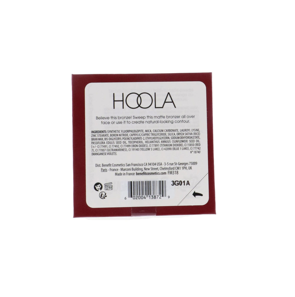Benefit Hoola bronzer matte pour une définition douce des contours.